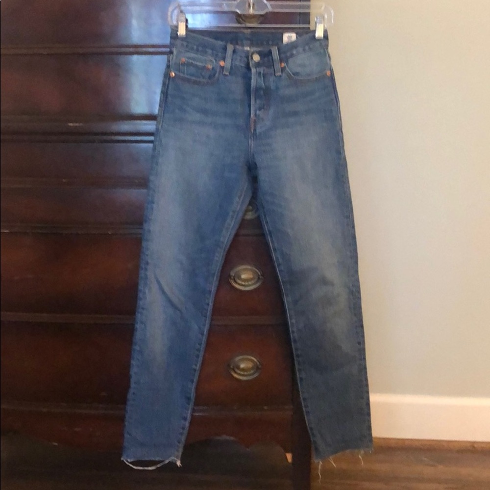 Levi’s wedgie medium wash